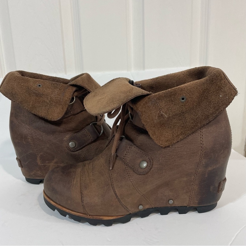 Sorel Joan Of Artíc Leather Lace Up Lug Sole Brown Wedge Ankle Booties Size 7.5